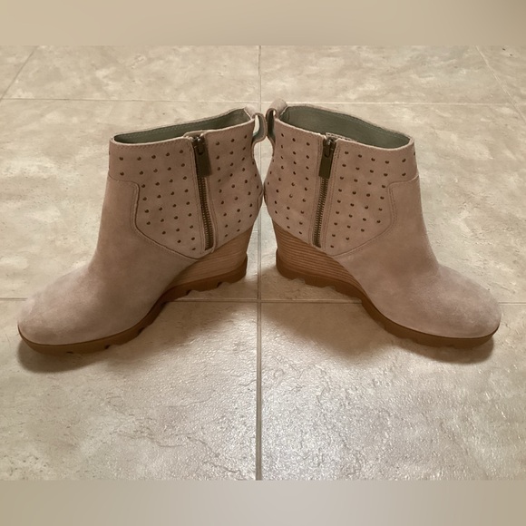 Sorel Joan Uptown Stud Booties, Size 9 - Picture 8 of 8